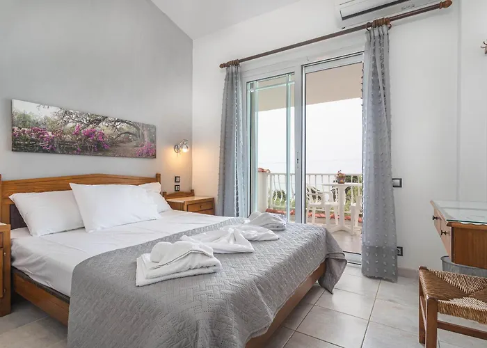 Mola Kalyva Suites *